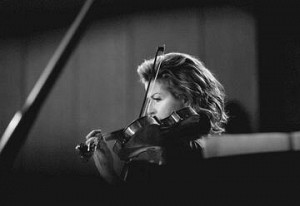 הקאמרטה הישראלית ירושלים - אנה-סופי מוטר מנגנת באך